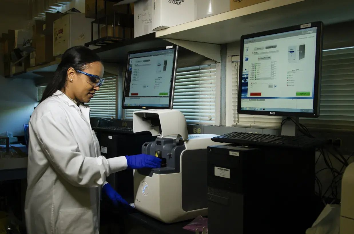 Scientist analysing data on computer screens in a lab